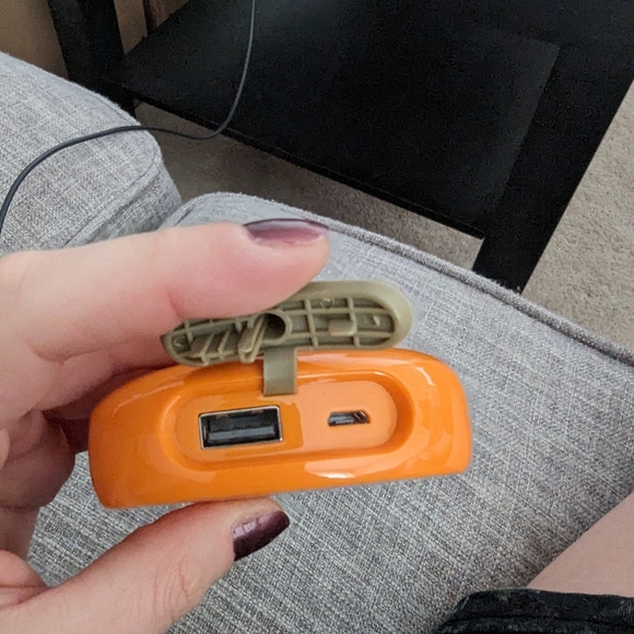 4/$40 Deal! Or Bundle Freebie Portable phone charger - Picture 1 of 3